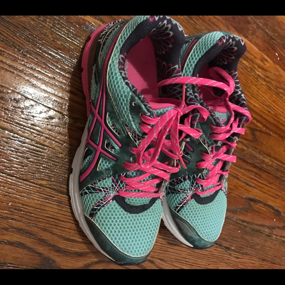 ASIC running sneakers